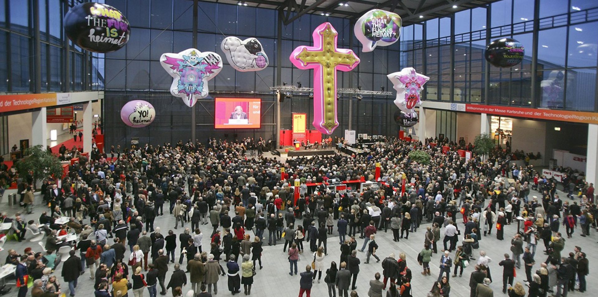 Art installations (here by Stefan Strumbel) have the power to embody values, beliefs and corporate philosophies. They hence enrich every company hall in a truly emotional way.