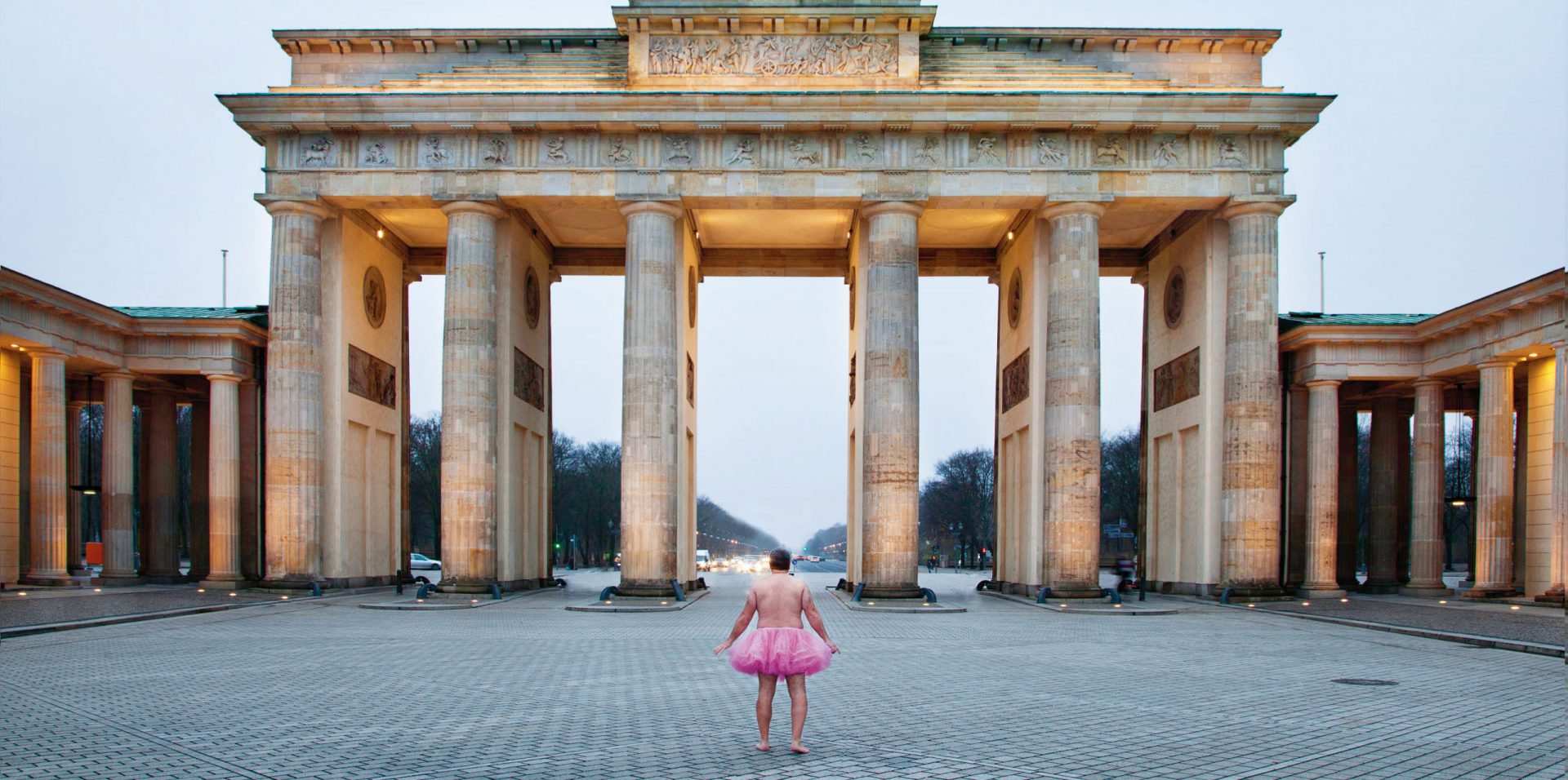 Advisory fo the award-winning „Tutu Project“. The artistic self-portraits in Tutu, that protagonist Bob took for his wife Linda, who is suffering from breast cancer, have become symbols of hope & joy in life.