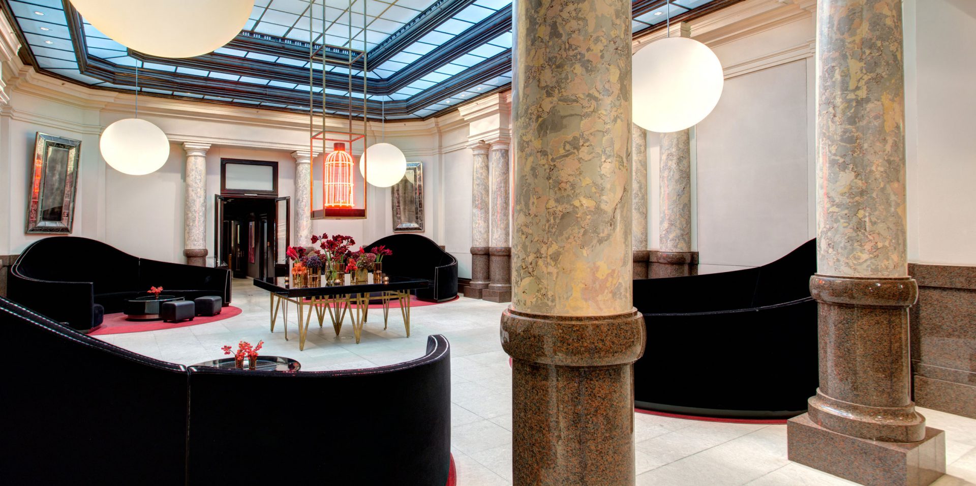 Hotel de Rome has successfully built a differentiating image by regularly staging top-class art by i.e Julian Schnabel & Hermann Nitsch. We have been curating their art selection for eight years now.